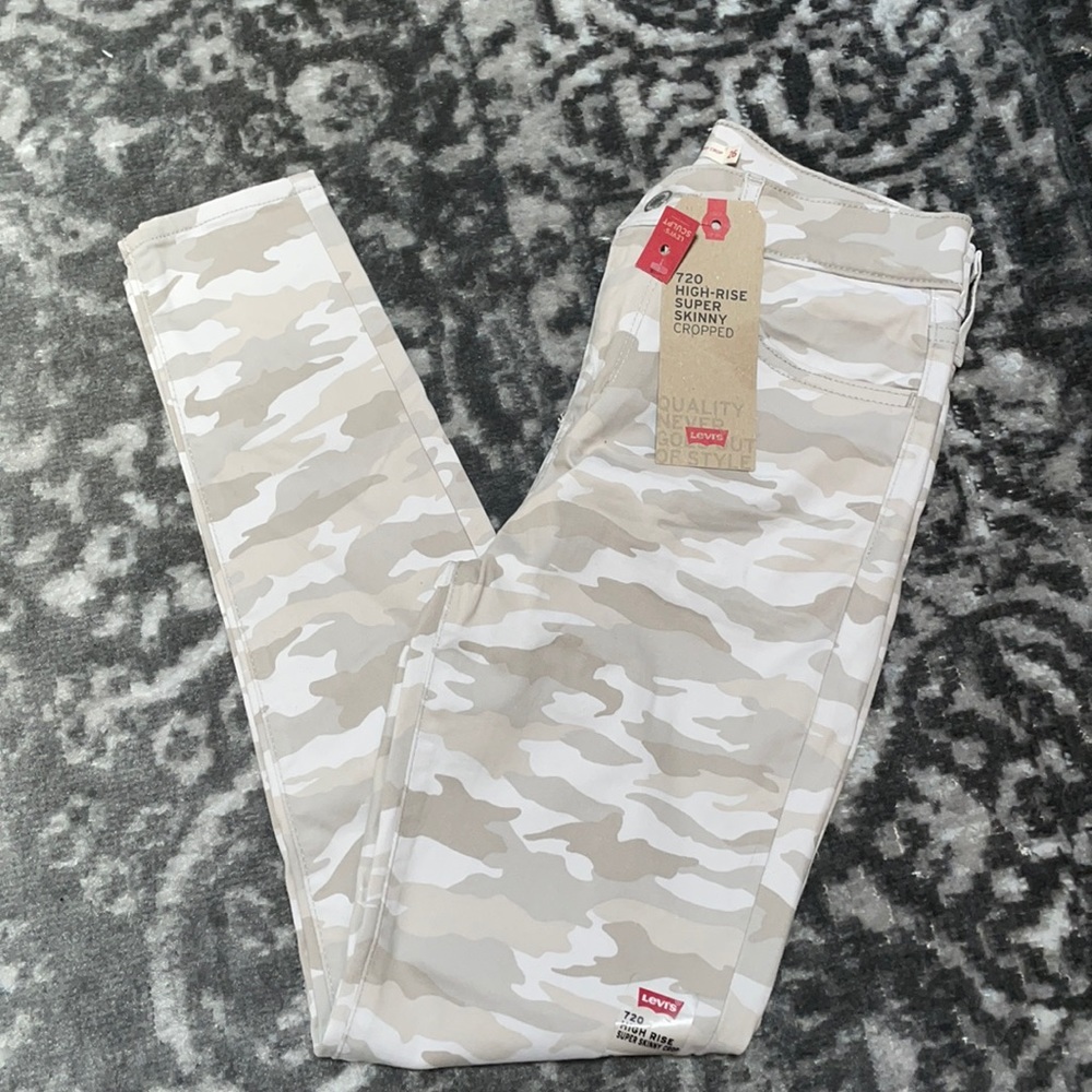 Levi’s Women’s 720 HR Super Skinny pants NWT 26
